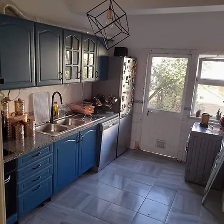Lisbon, Luxurious 2 Bedroom Apartamento In Amora