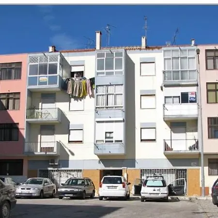 Lisbon, Luxurious 2 Bedroom Apartamento In *